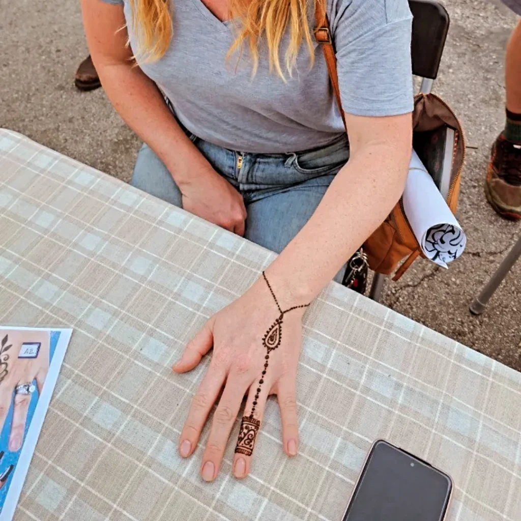 venya.henna.atx_1745136428_3614788817904066132_74168890034