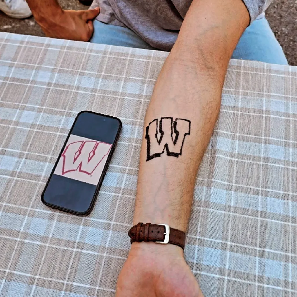 venya.henna.atx_1745136891_3614792702165228622_74168890034