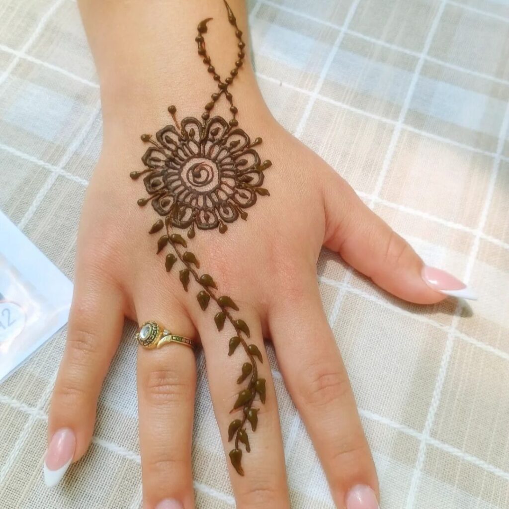 venya.henna.atx_1745775160_3620146893096442419_74168890034