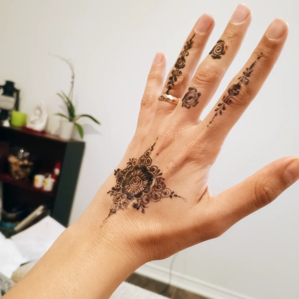 venya.henna.atx_1745899650_3621191185637579431_74168890034