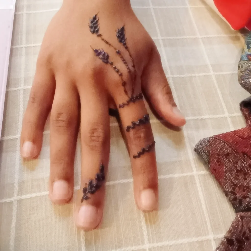 venya.henna.atx_1746070428_3622623775435402376_74168890034