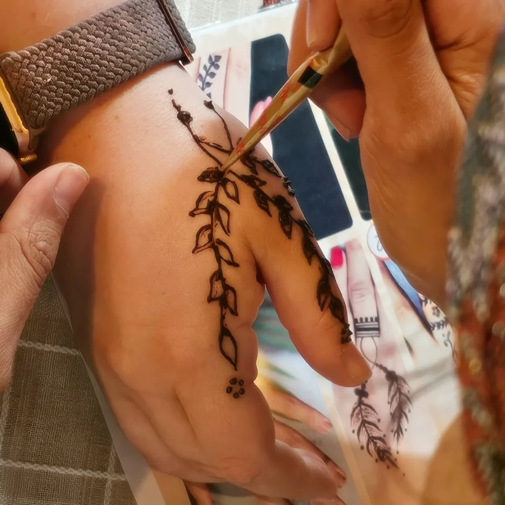 venya.henna.atx_1746070686_3622625942523152507_74168890034